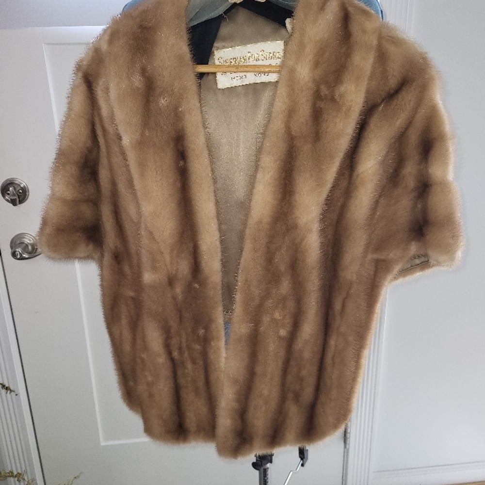 VINTAGE LIGHT BROWN MINK CAPE FROM HONK KONG. WITH SILK COVER.